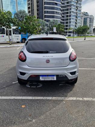 FIAT BRAVO 1.8 ESSENCE 16V FLEX 4P MANUAL FIAT BRAVO 1.8 ESSENCE 16V FLEX 4P MANUAL